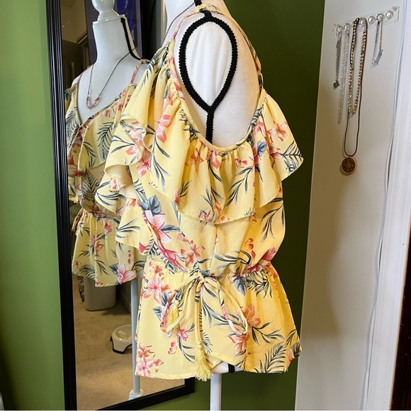 Hint of Blush Cold Shoulder Blouse size XL - Picture 5 of 6